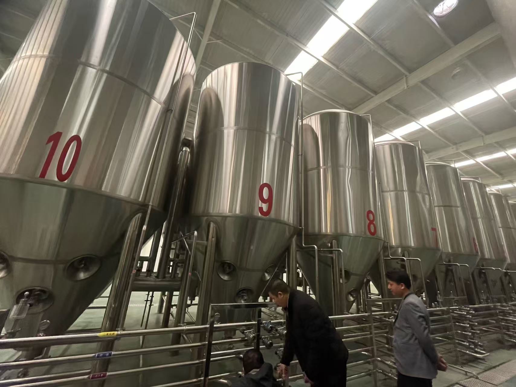 河北精酿啤酒设备厂—平面布置、设备设计、制造、调试、培训等一条龙服务